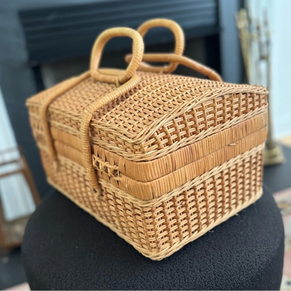 Vintage Wicker Picnic Basket